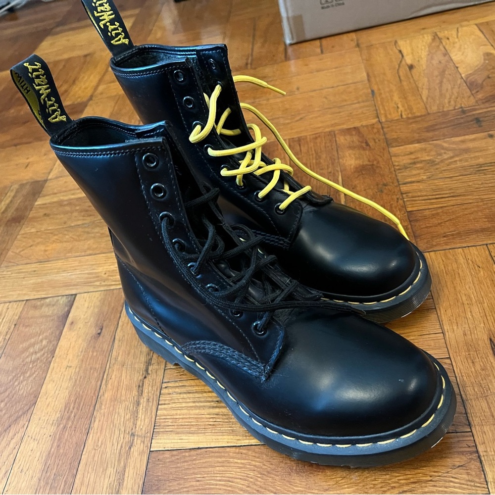 Dr. Martens, worn once size 9 EU 41